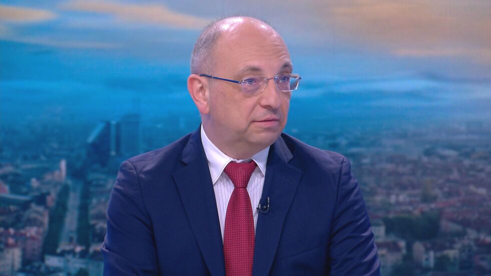 Николай Василев: Правителството на Желязков е коалицията на гроздето и лисицата