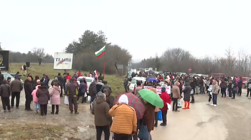 „Няма да търпим повече“: Протест срещу войната на пътя блокира София - Плевен при Телиш