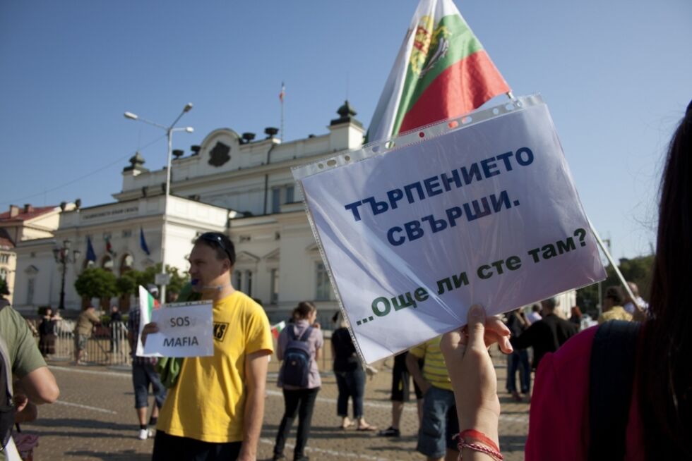 Журналисти изолирани от зоната на протестите