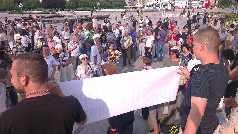 Привърженици на кабинета организират подписка в негова подкрепа