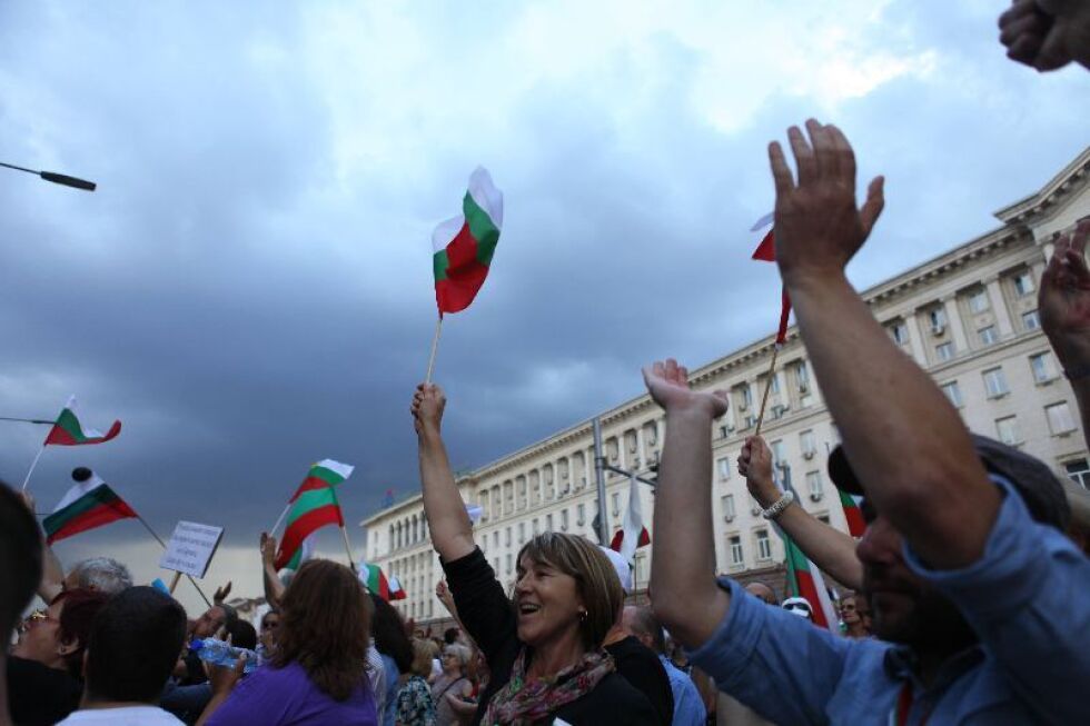Тебеширени черти по асфалта "мериха" недоволството на 22-ия протест в София