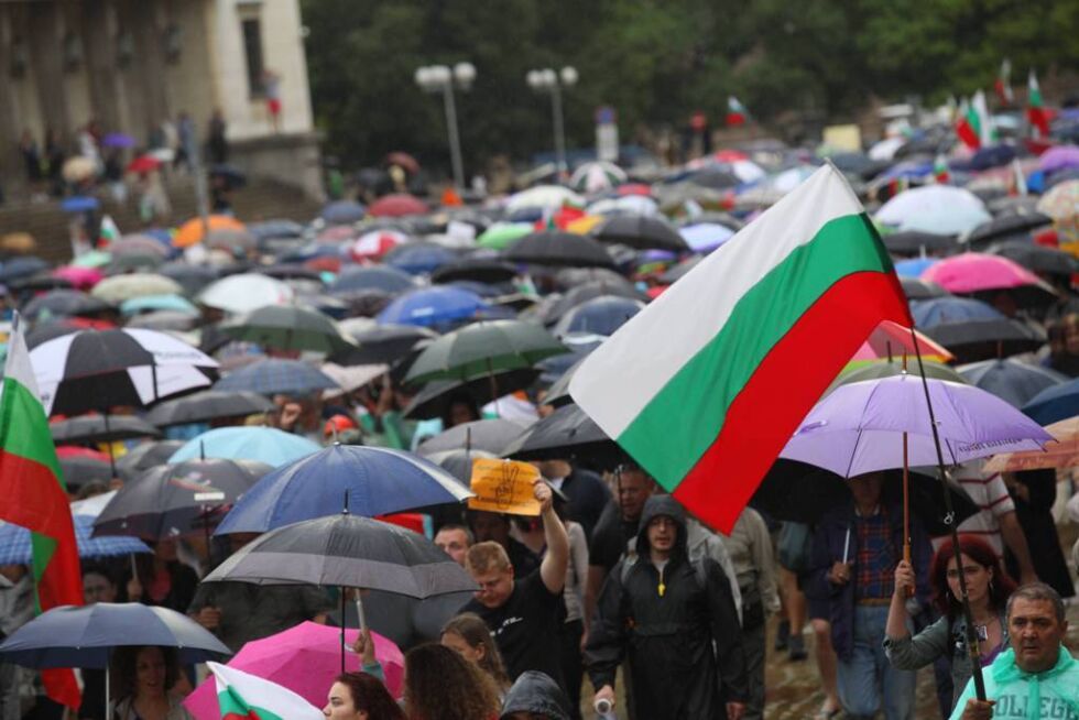 Дъждът намали посещаемостта, но не осуети 23-ия ден на антиправителствен протест