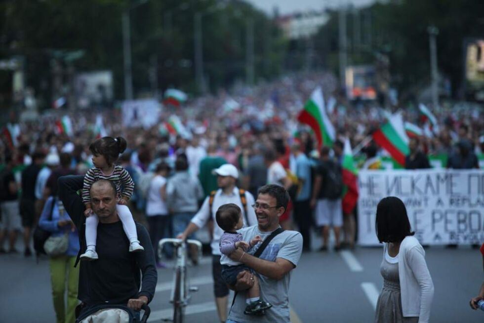 Многохилядно шествие и в 27-ия ден на протест