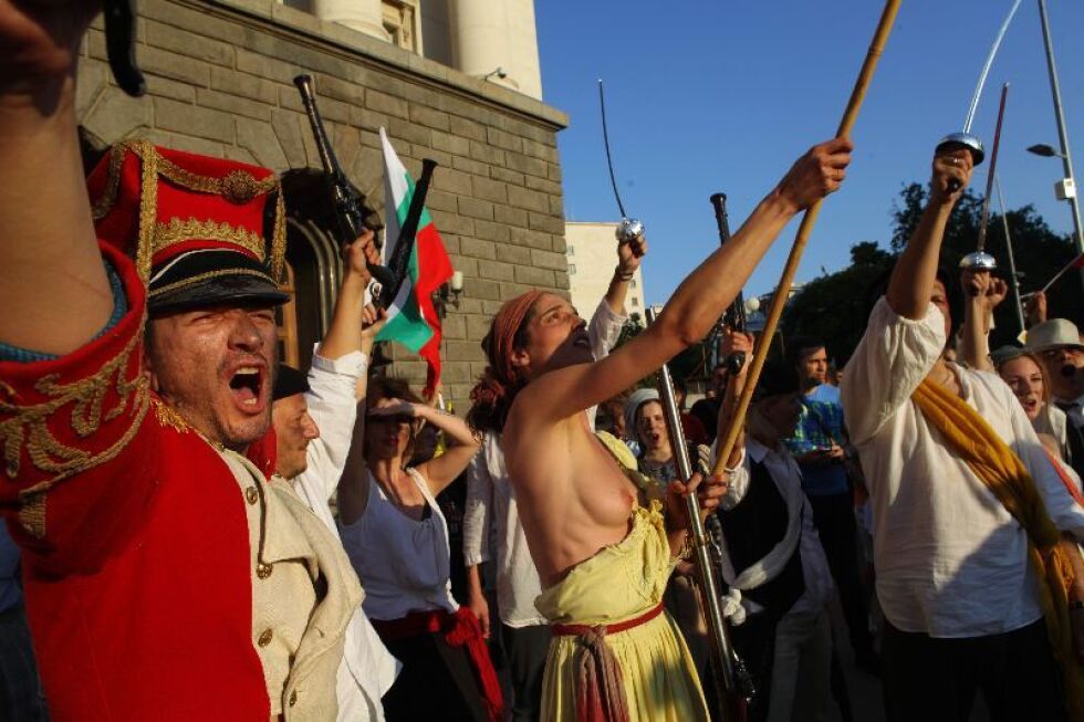Българските протестиращи почетоха Франция