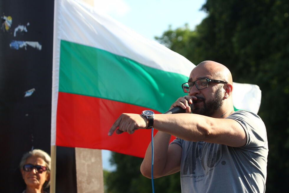 Контрапротестиращите се сдобиха с новата песен на Шамара