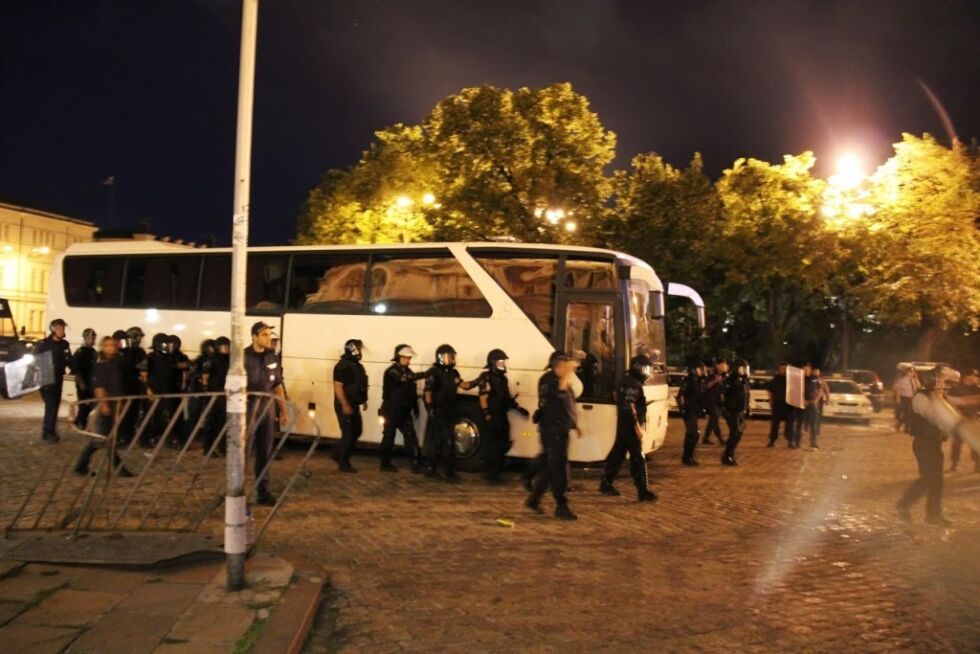 Прокуратурата образува 3 дела след размириците на протестите