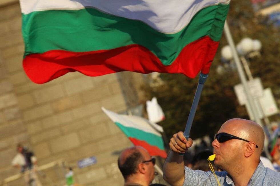 Кордон попречи на протестиращите да се разходят около НС