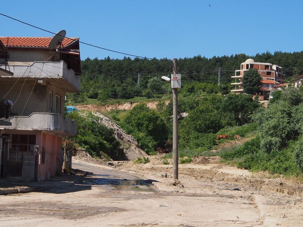 43 дни след потопа в "Аспарухово" - изоставени домове, отломки и разхвърляна покъщнина