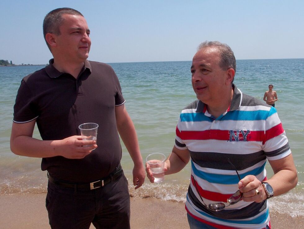 Властта пи морска вода във Варна заради слухове за хепатит