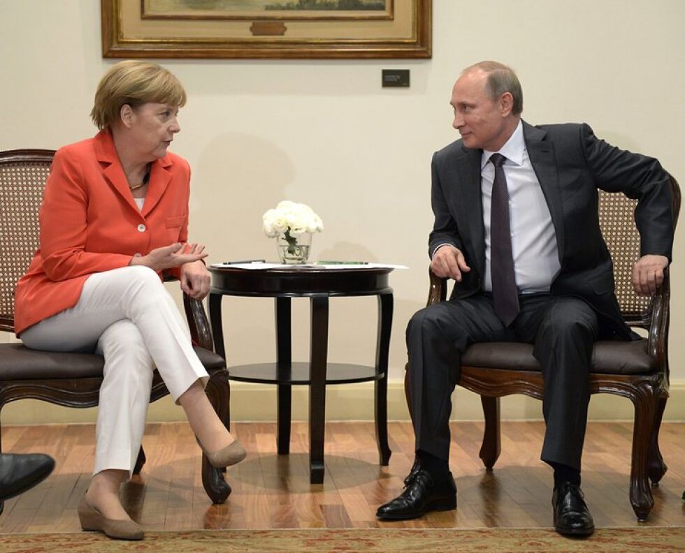 Путин и Меркел се съгласиха, че ситуацията в Украйна се влошава