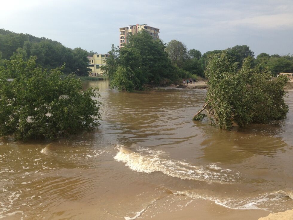 Водно бедствие по Черноморието (СНИМКИ)