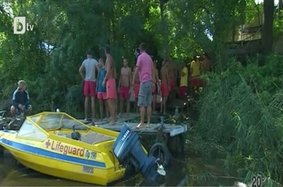 Рибари и водолази спасяват лодки, пострадали в потопа