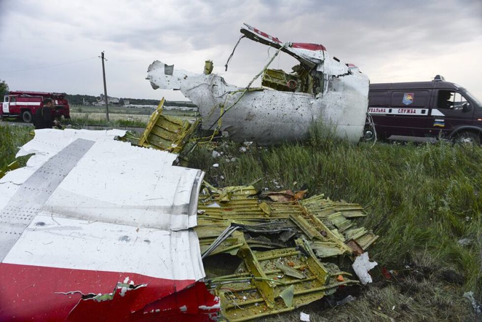 Фаталният MH17: Версиите за сваления самолет