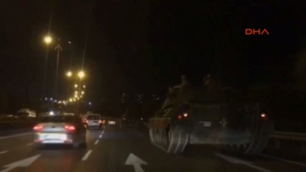 Военно положение и полицейски час в Турция