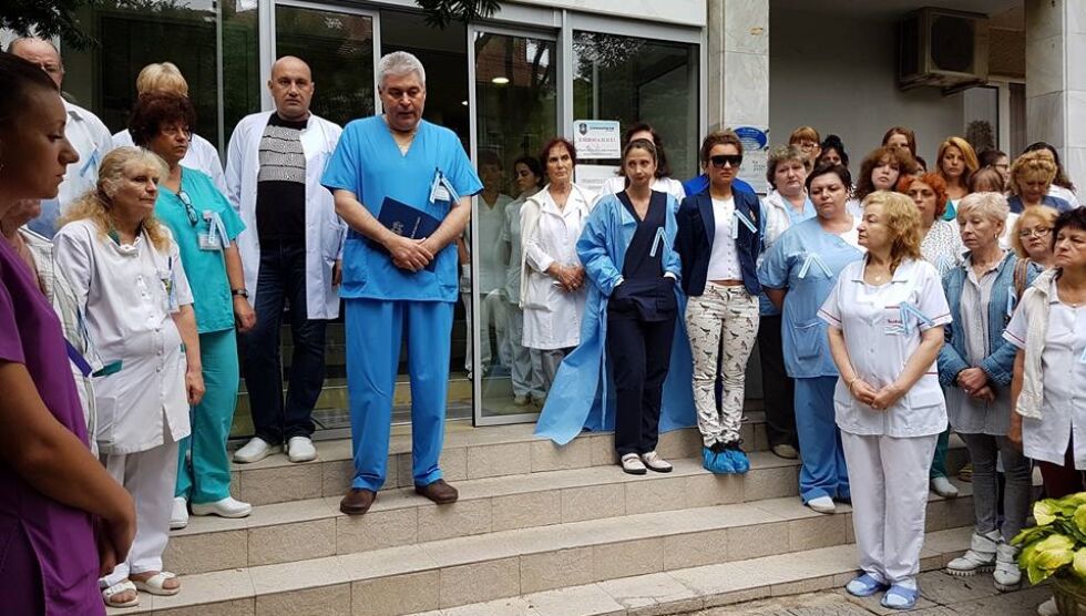 Лекарите от „Шейново“ излязоха на протест срещу насилието