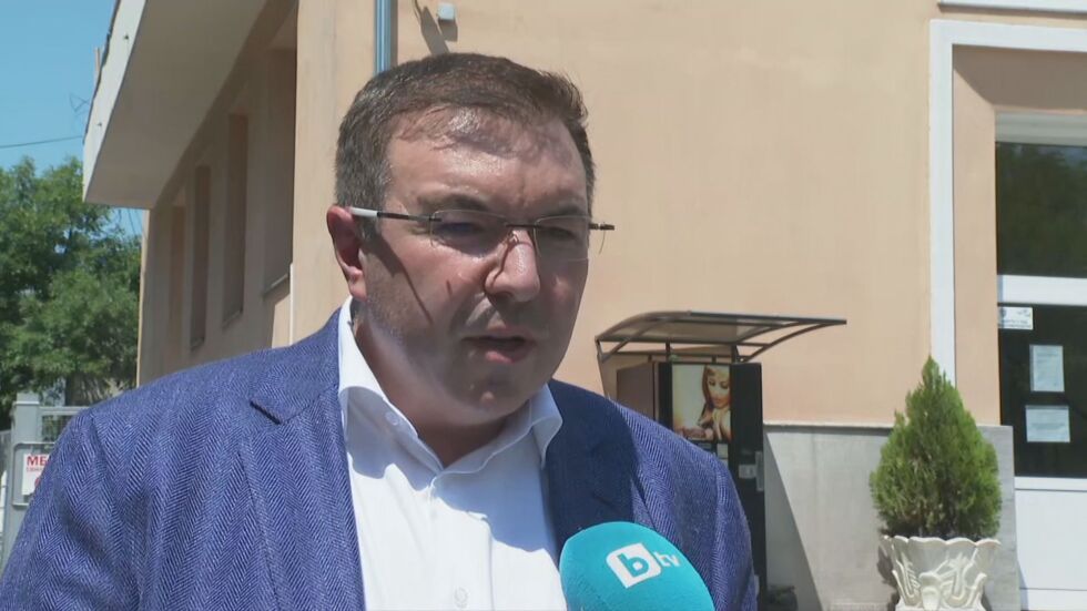 Здравният министър и министърът на енергетиката се самоизолираха