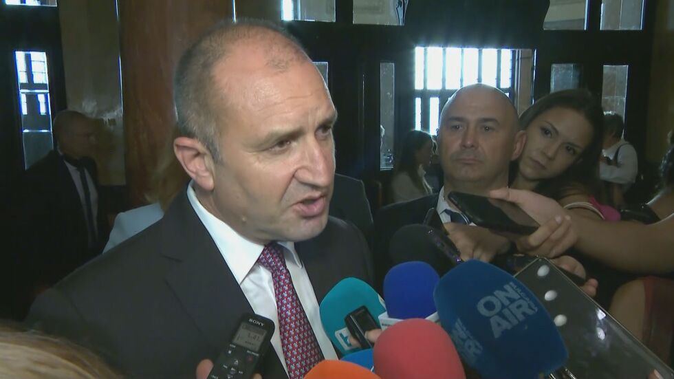 Радев: Категорично мога да кажа, че служебното правителство се справя