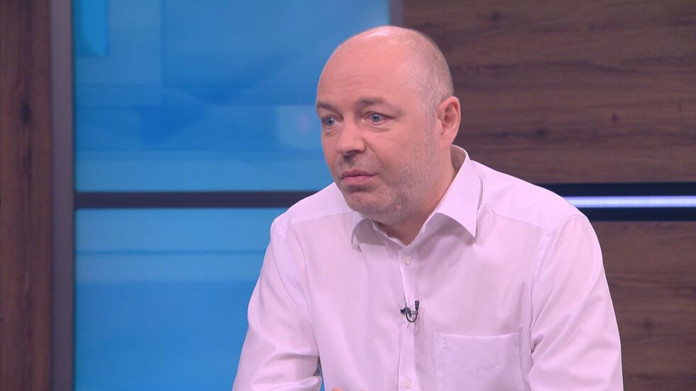 Проф. Габровски: Няма как да избягаме от нова COVID вълна през зимата