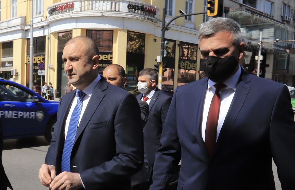 Радев: Риск е смяната на министъра на отбраната в разгара на военна криза