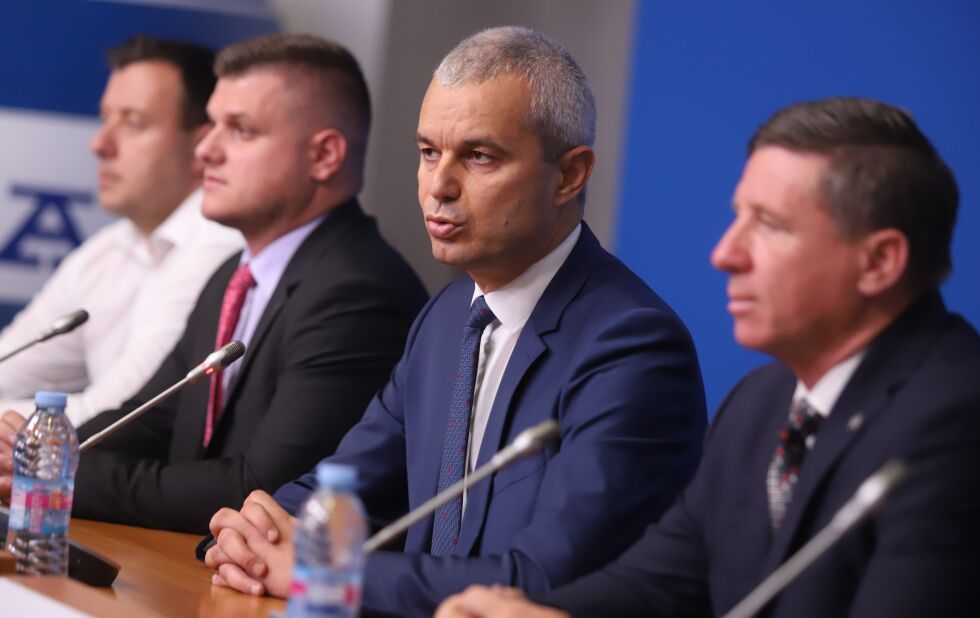 Костадинов: От трима депутати от „Възраждане“ е търсена подкрепа за новия кабинет