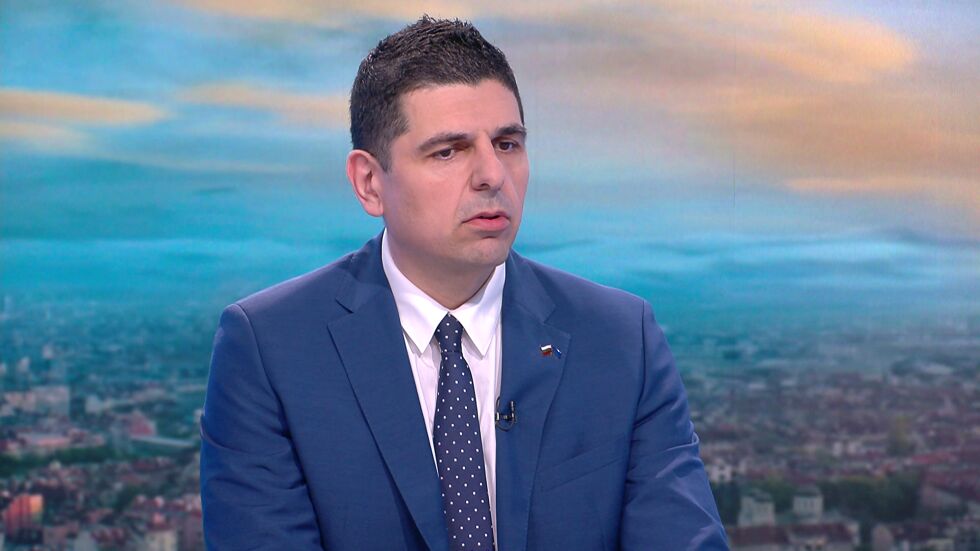 Ивайло Мирчев: Ще предложим да предоставим бронирани машини на Украйна