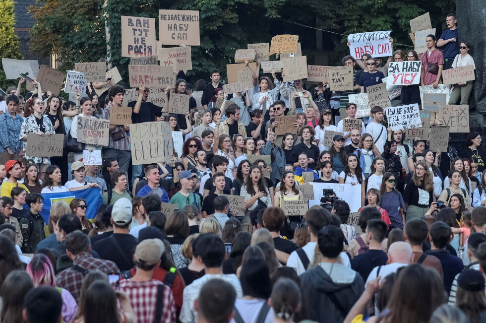 Протести в Украйна заради ново антикорупционно законодателство. Берлин предупреди Киев, че е пречка към ЕС