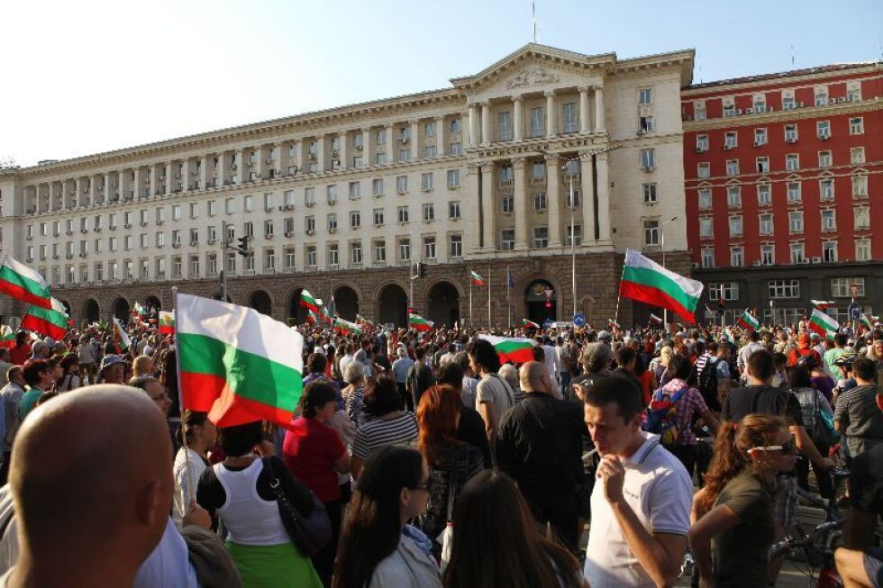 За 17 дни протести полицията е задържала 122 души