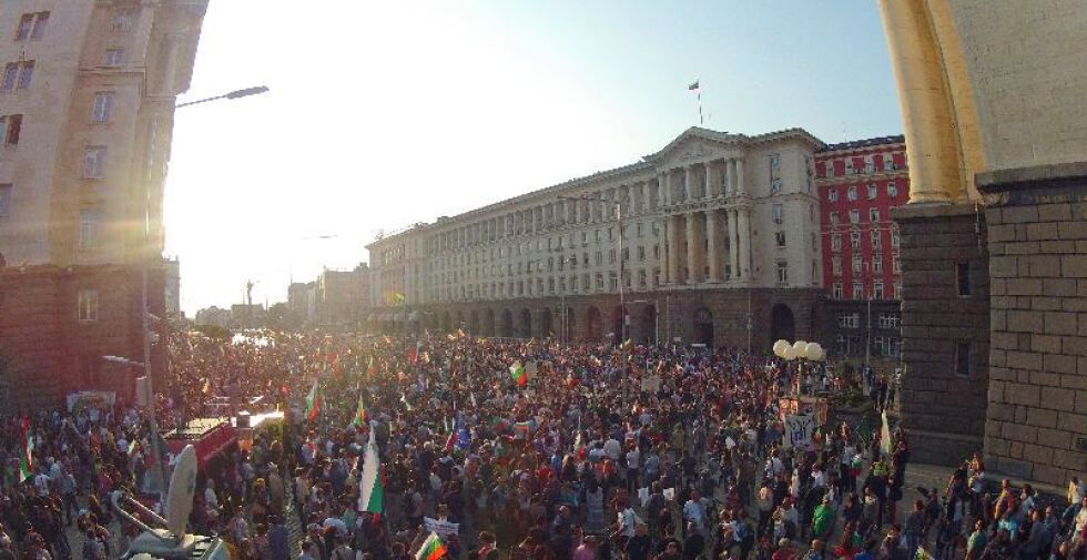 4500 категорични в исканията си за сваляне на властта