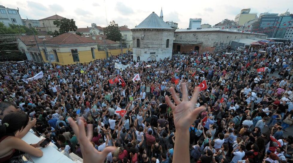 Нови протести на Таксим, демонстранти задържани при сблъсъци
