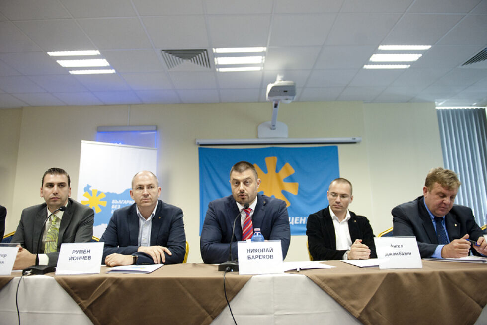 Депутат, играещ си с Бареков, внесе предложение за задължително гласуване