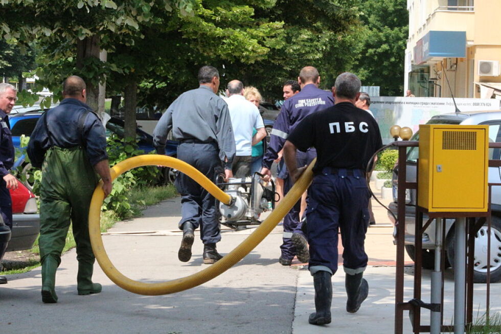 Военни от Шумен и Белене разчистват Добрич