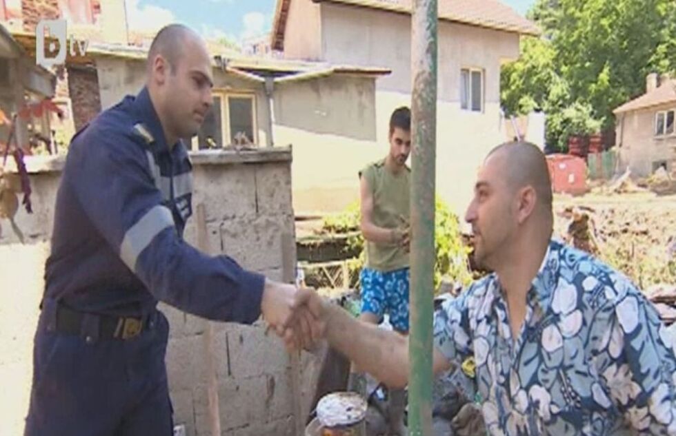 Спасители и спасени се срещнаха три дни след потопа