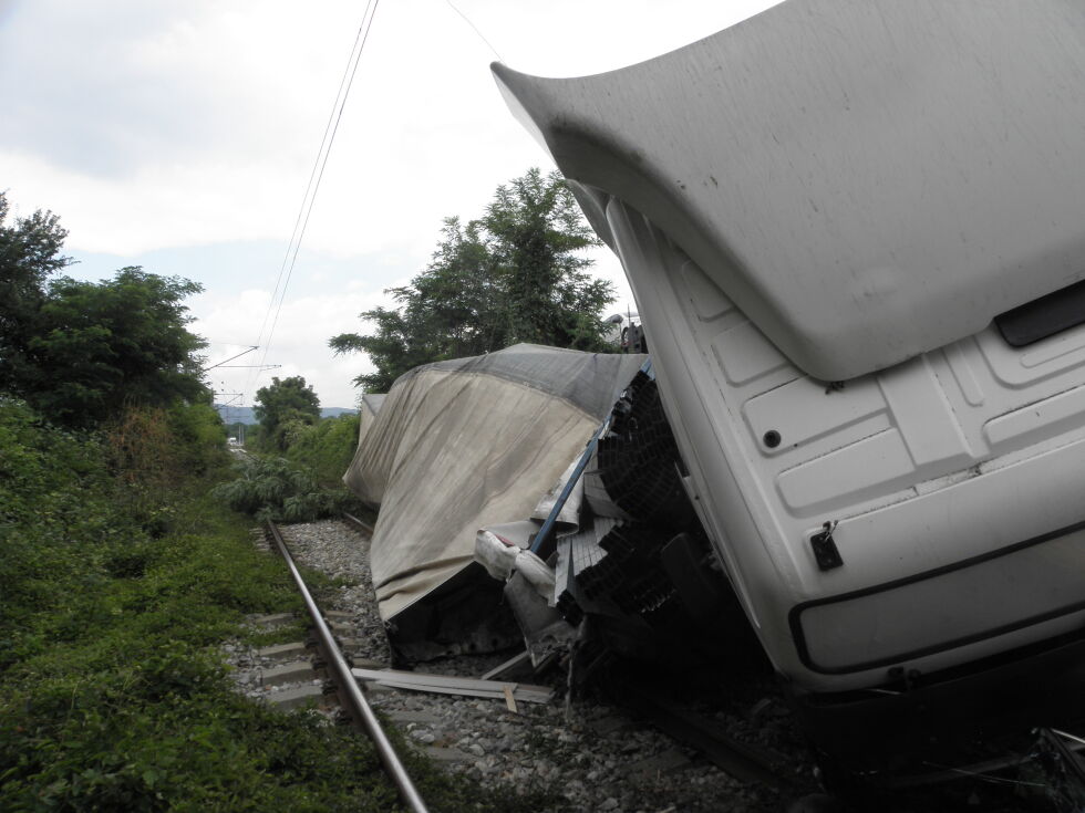 Движението по Е-79 край Джерман беше възстановено в 18 ч. след тежката катастрофа