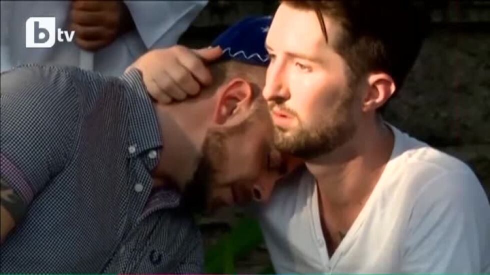 Америка грейна в цветовете на дъгата заради жертвите в Орландо (ВИДЕО)