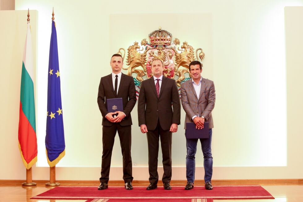 Почетен знак на президента за Бербатов и Фиго (ВИДЕО)