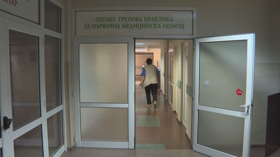 Затварят сливенската болница със 7 заразени медици за дезинфекция