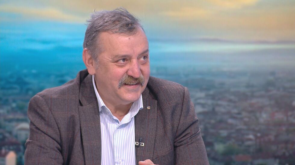 Проф. Тодор Кантарджиев: Хората се събраха на религиозни празници и случаите скочиха
