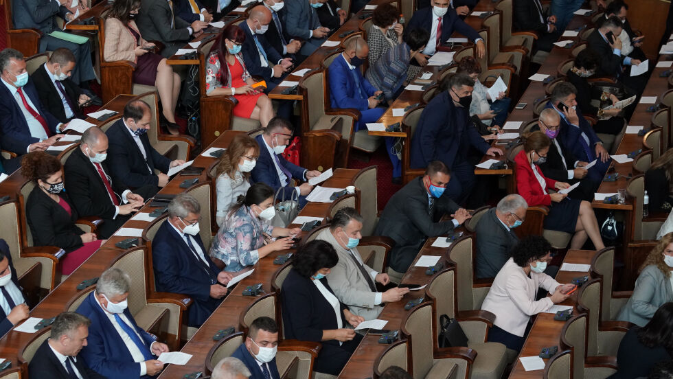 Депутатите нарушители без маски ще бъдат установени по записи от камери