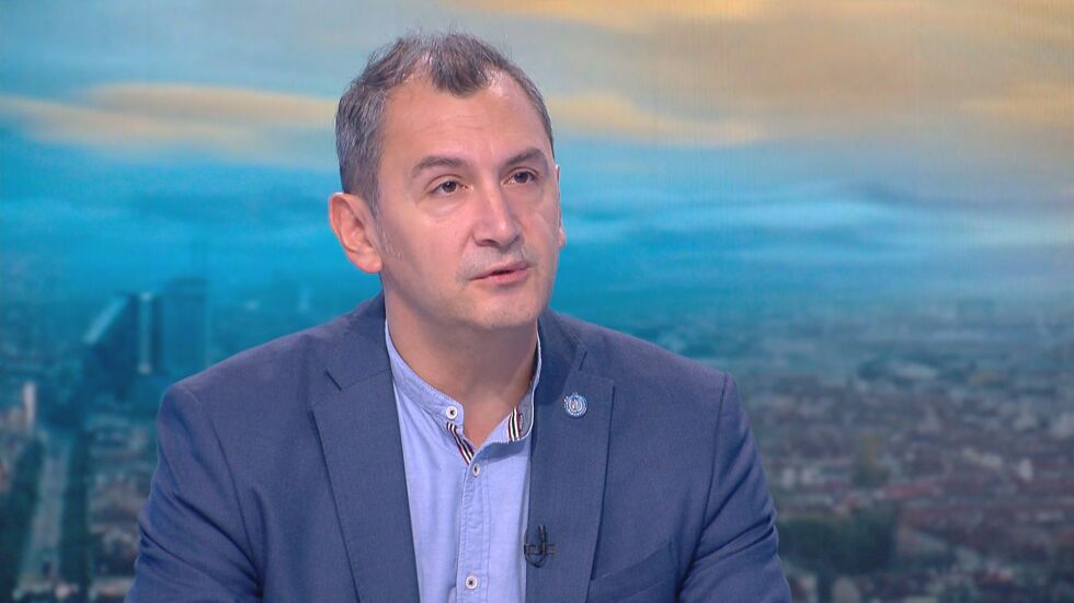 Доц. Околийски: Срещу „Делта“ варианта на COVID-19 помага само ваксинацията