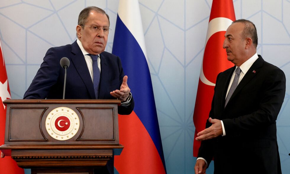 Лавров: За да има среща Путин - Зеленски, трябва първо да се възобновят преговорите