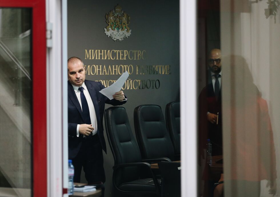Регионалният министър Гроздан Караджов е подал оставка