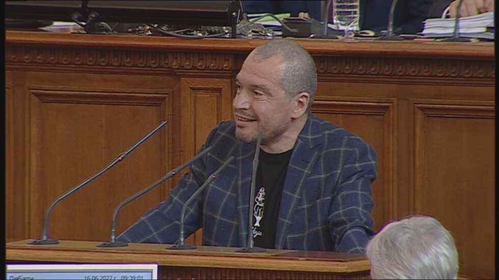 „Предатели“, „сценаристи“, „цветарки“: Остри думи в НС между Тошко Йорданов и депутати (ВИДЕО)