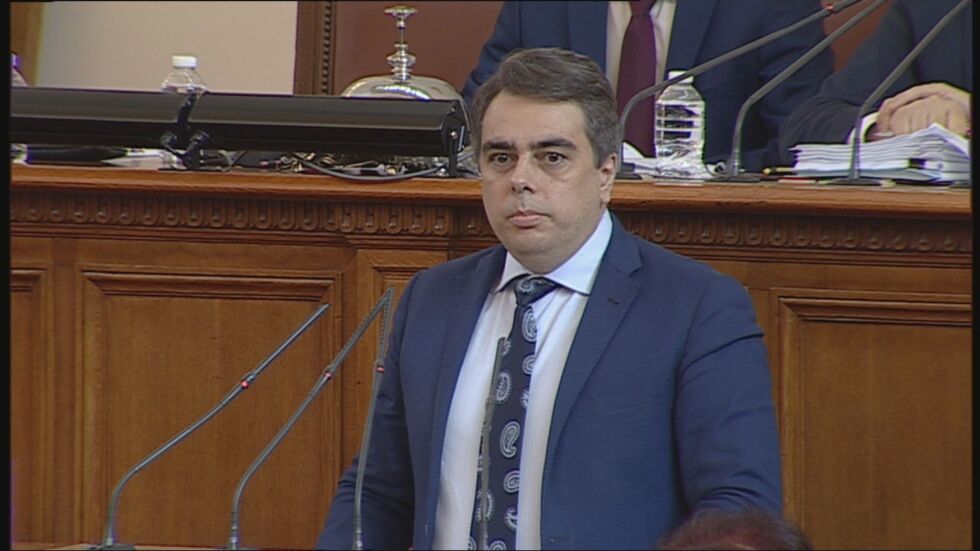 Асен Василев към ДПС: Ние се борим срещу вашите задкулисни уговорки