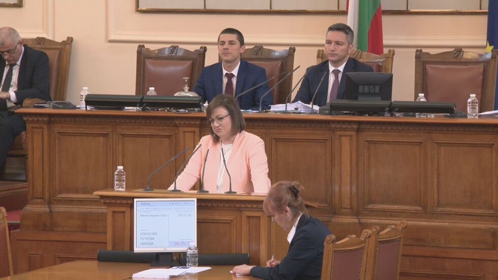 Нинова: Такова разрушително политическо озверяване не съм виждала