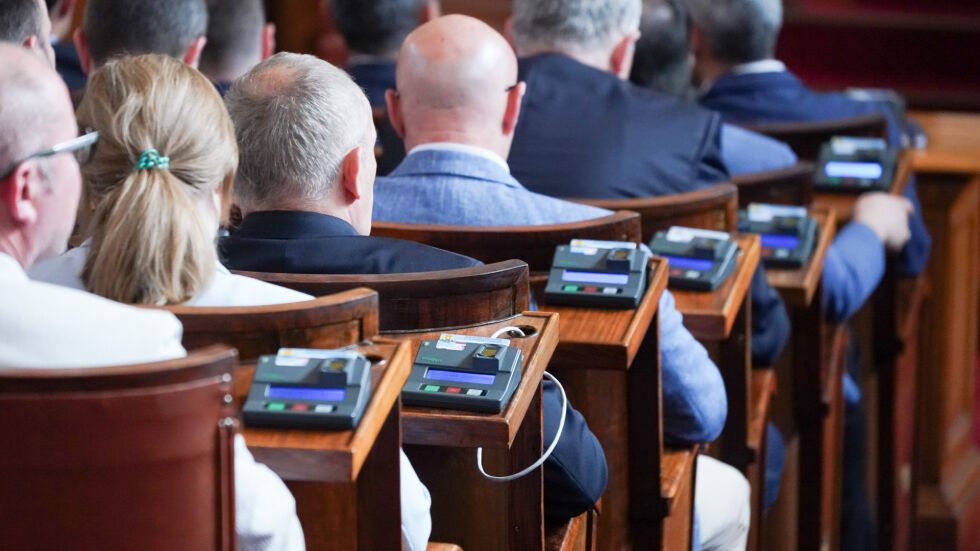 „Алфа рисърч“: 8-партиен парламент, БСП вече на пета позиция