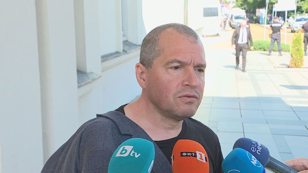 Тошко Йорданов: Продължава натискът към депутати на ИТН от Кирил Петков