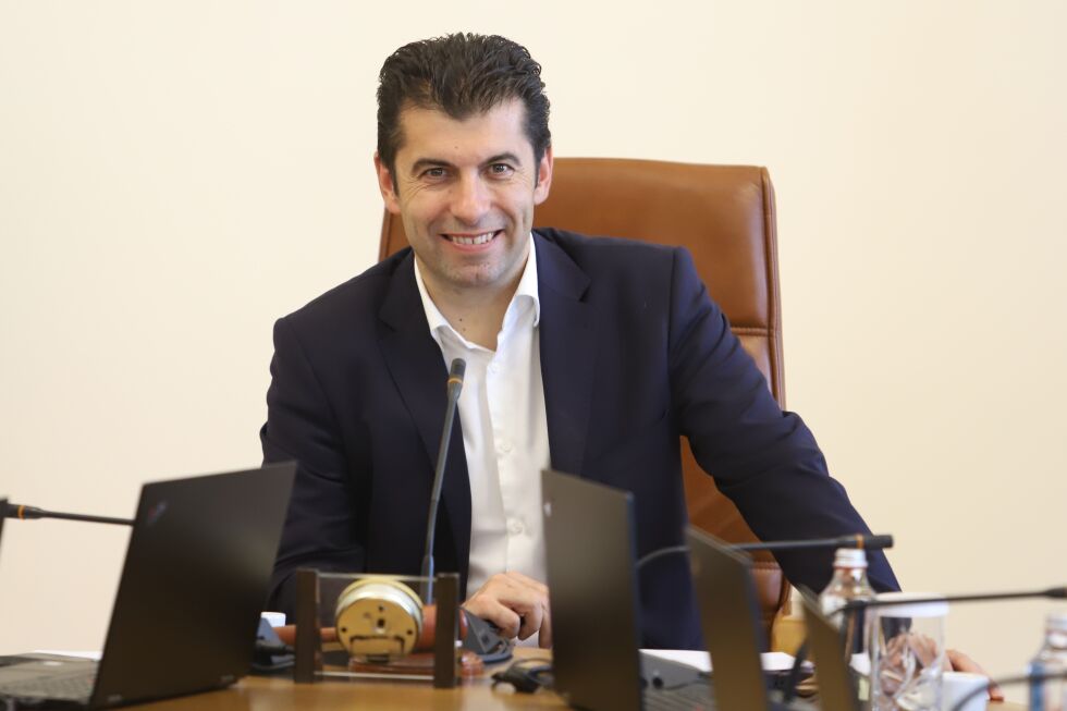 От предприемач и университетски преподавател до премиер: Кой е Кирил Петков?