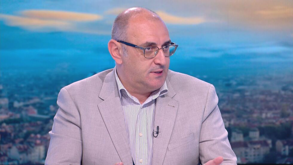 Керемедчиев: Митрофанова със сигурност знае дали някой неин дипломат е от службите