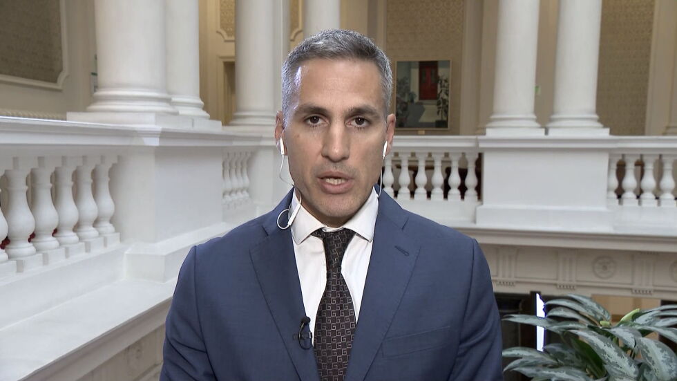 Гюров: Решението за отзоваване на дипломатите не е на Петков, а на МВнР