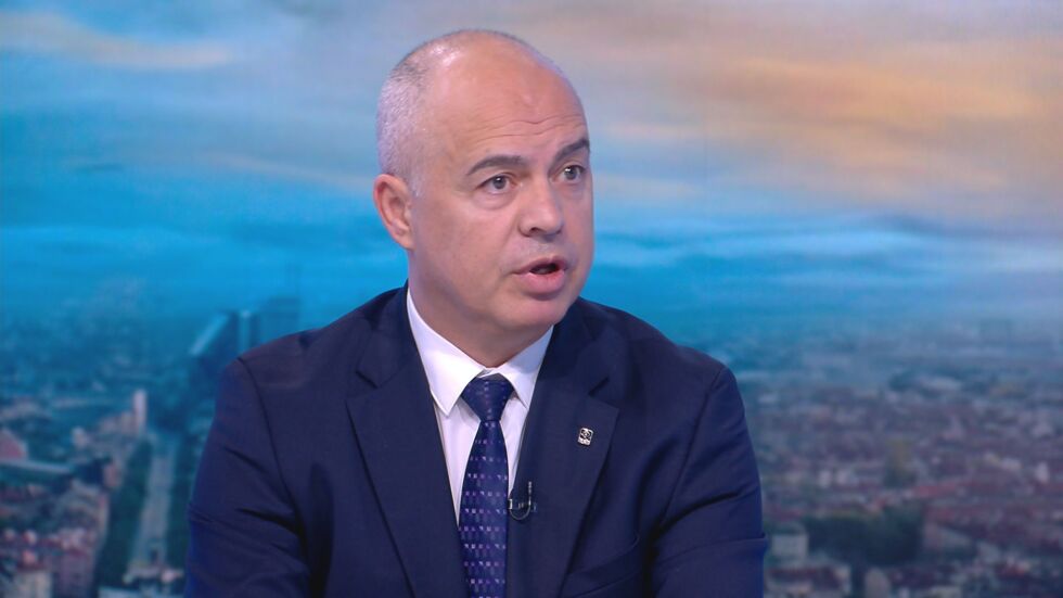 Георги Свиленски: Двата гласа от ДПС за кабинета са болтовете, които крепят резервната гума на джипа